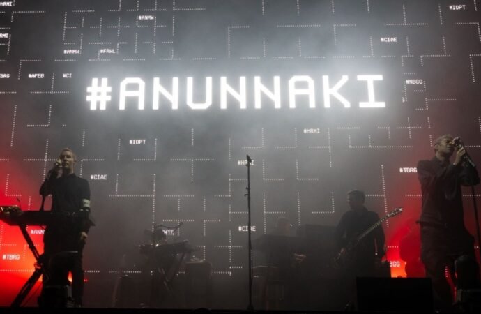 Massive Attack Duo Banned From Singapore Over Palestinian Flag Display