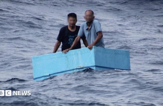 Mexico: Fishermen rescued after five days adrift in cool box