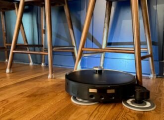 Mova’s latest robot vacuum solves the kitchen stool problem