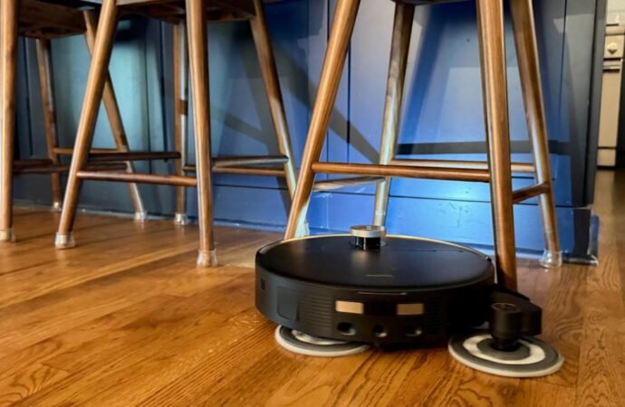 Mova’s latest robot vacuum solves the kitchen stool problem