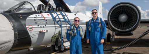 NASA Johnson Pilots Chase Moon’s Shadow for Eclipse Science  – NASA