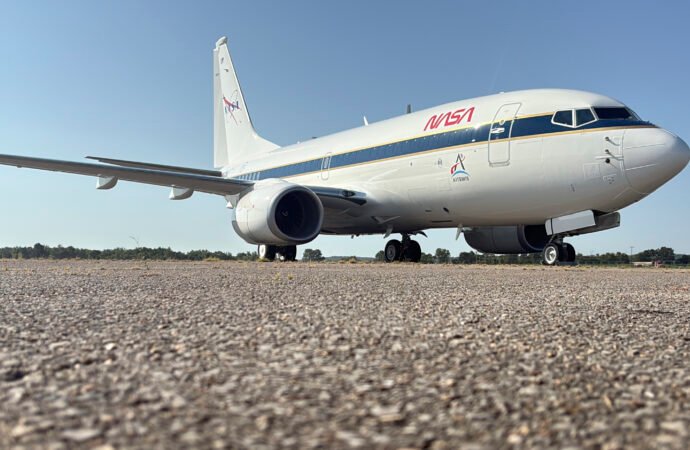 NASA’s 737 Reveals New Paint – NASA