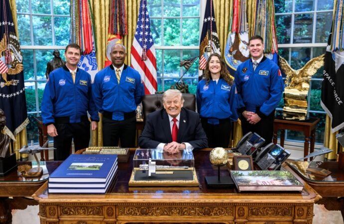 NASA’s Artemis II Crew Set to Receive Congressional Space Medal of Honor – NASA