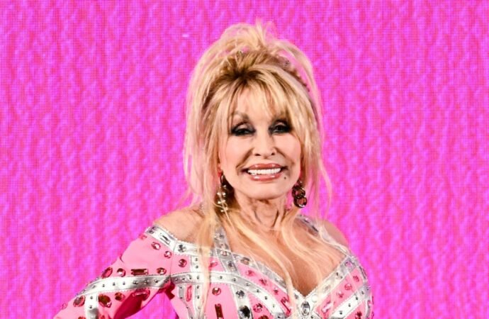 Nashville Airport Could Be Renamed for Dolly Parton, Tennessee Governor Announces