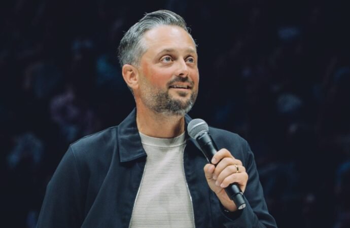 Nate Bargatze Sets Guinness World Record for Most Tickets Sold for a Stand-Up Comedy Tour (EXCLUSIVE)