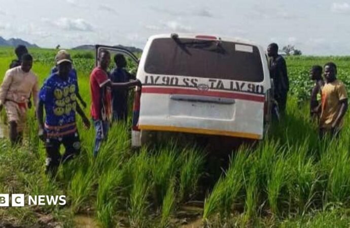 Nigerian army says it rescued 33 people kidnapped by gunmen