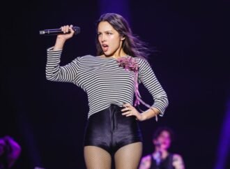 Olivia Rodrigo Debuts ‘Pretty Sad’ Songs at Sweltering Brooklyn Surprise Show: Concert Review