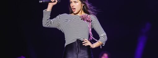 Olivia Rodrigo Debuts ‘Pretty Sad’ Songs at Sweltering Brooklyn Surprise Show: Concert Review