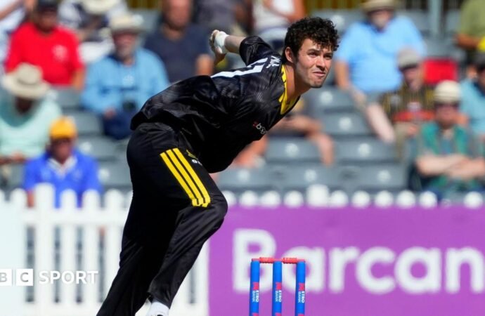 Ollie Price: Gloucestershire all-rounder agrees new two-year deal