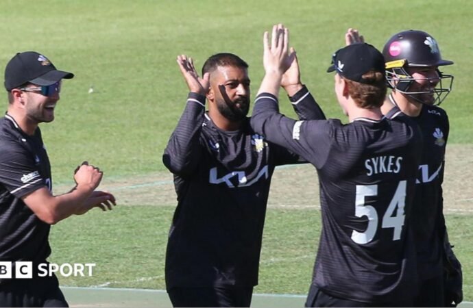 One-Day Cup: Surrey ease past Kent to go level with group A leaders Leicestershire