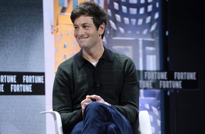 Owning the Lakers would provide billionaire investor Joshua Kushner with an iconic sports franchise — and a ‘powerful tax shield’ | Fortune