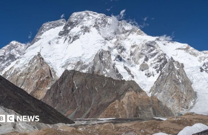 Pakistan avalanche: Race to rescue remaining climbers enters second day