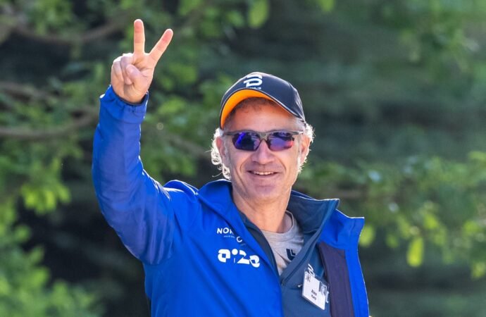 Palantir CEO Alex Karp celebrates 93% revenue growth as stock soars after blockbuster earnings: ‘For the first time people believe us’ | Fortune
