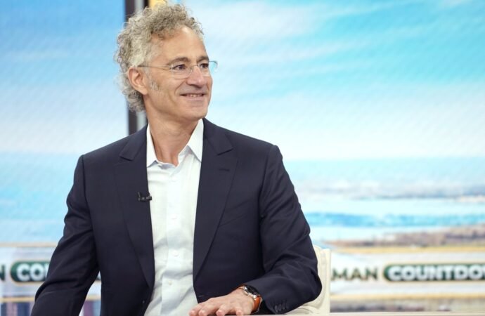 Palantir crushes earnings as U.S. AI demand sends revenue soaring 93% and prompts another guidance hike | Fortune