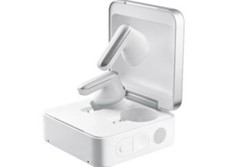 Plaud’s new earphones come with an eSIM-enabled case for talking to AI agents | TechCrunch