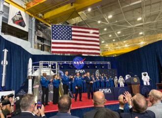 President Honors NASA’s Artemis II Crew with Highest US Space Award – NASA