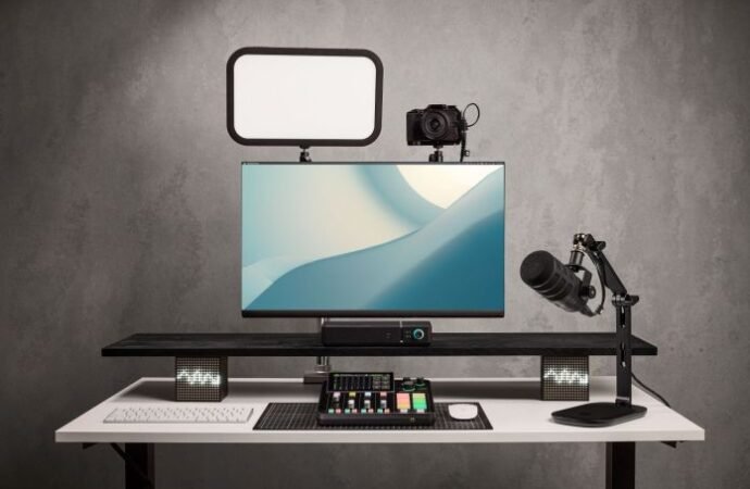 RØDE’s new DS3 desktop studio arm boosts capacity to 1.5kg for modern creator desks