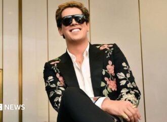 Right-wing commentator Milo Yiannopoulos detained by ICE