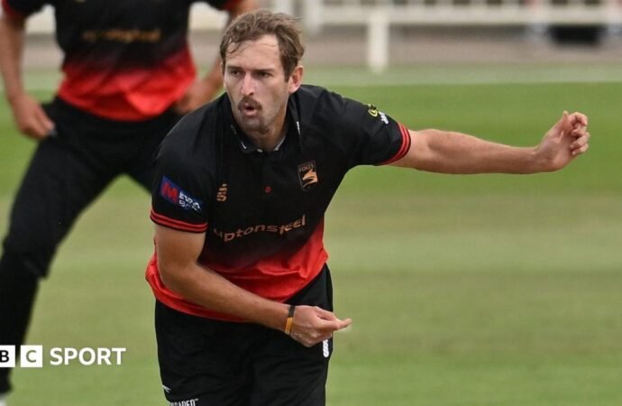 Ruan de Swardt: Leicestershire all-rounder returns to South Africa after injury