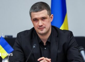 Sacked Ukrainian defence minister calls for presidential election