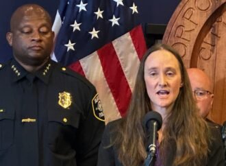 Seattle mayor defends ousting police chief after festival shootout