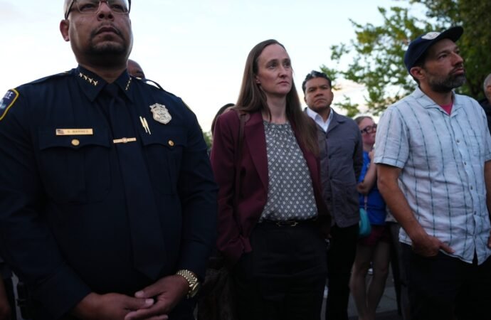 Seattle mayor may oust police chief after criticism of response to festival shooting
