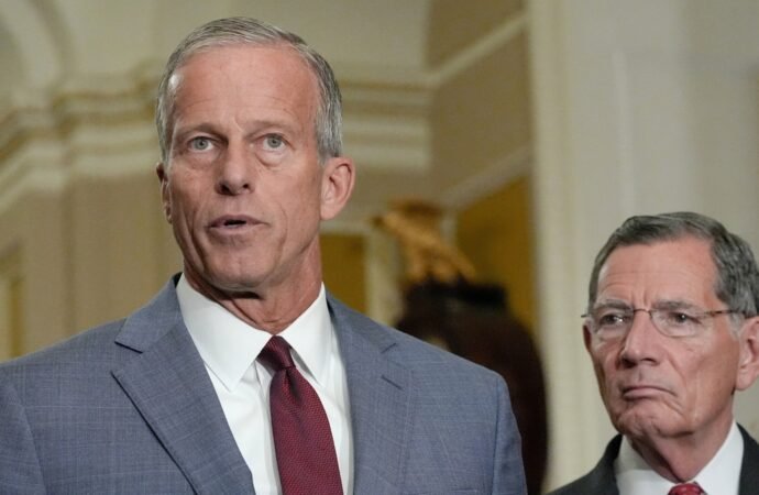 Senate approves funding bill to avoid a shutdown before the election