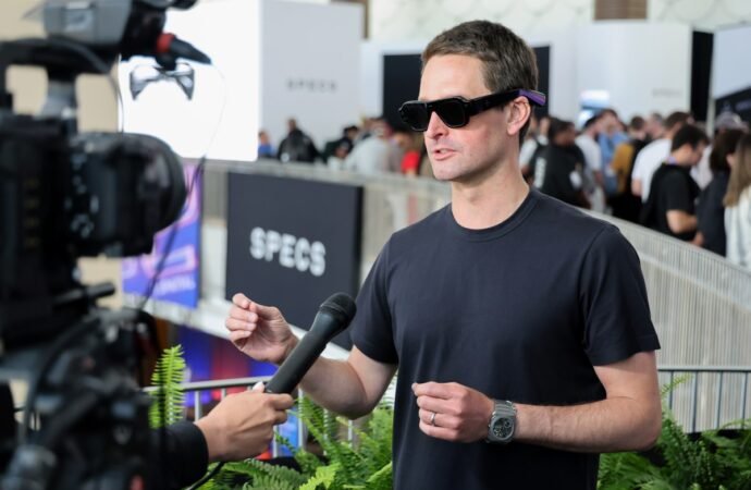 Snap CEO sidesteps Specs preorder questions on Q2 earnings call | TechCrunch