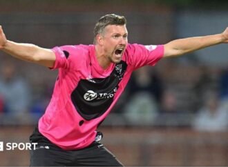Somerset CC: Pace bowler Jake Ball signs contract extension