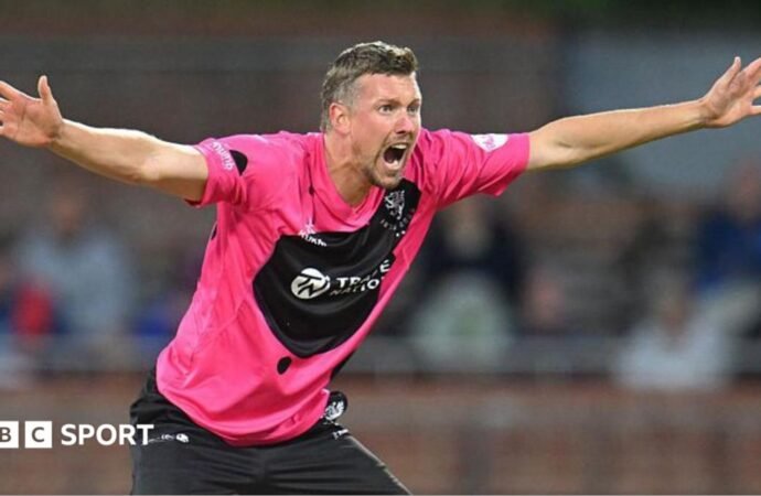 Somerset CC: Pace bowler Jake Ball signs contract extension