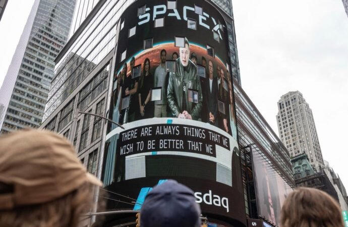 SpaceX reclaims its IPO price as jitters about insider selling dissipate