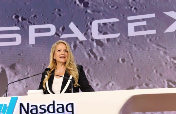 SpaceX says Starlink could capture AT&T, Verizon, and T-Mobile customers
