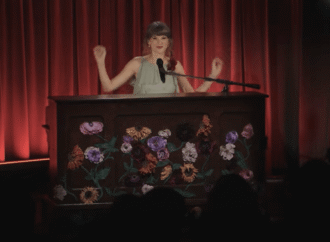 Taylor Swift Sings Mashup of ‘All Too Well,’ ‘I Knew It, I Knew You’ and ‘August’ in Grammy Museum Video