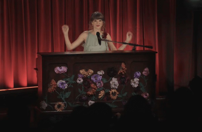 Taylor Swift Sings Mashup of ‘All Too Well,’ ‘I Knew It, I Knew You’ and ‘August’ in Grammy Museum Video
