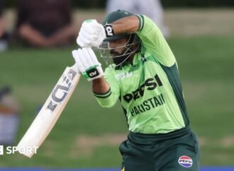 Tayyab Tahir: Pakistan international joins Nottinghamshire