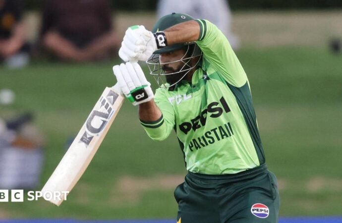 Tayyab Tahir: Pakistan international joins Nottinghamshire