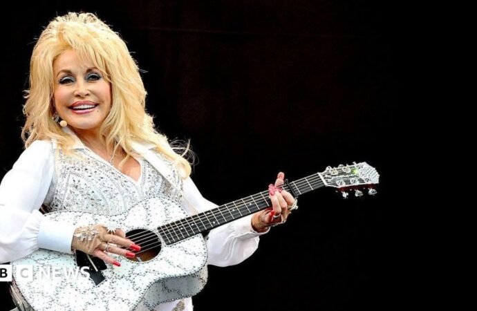 Tennessee governor plans to name Nashville airport after Dolly Parton