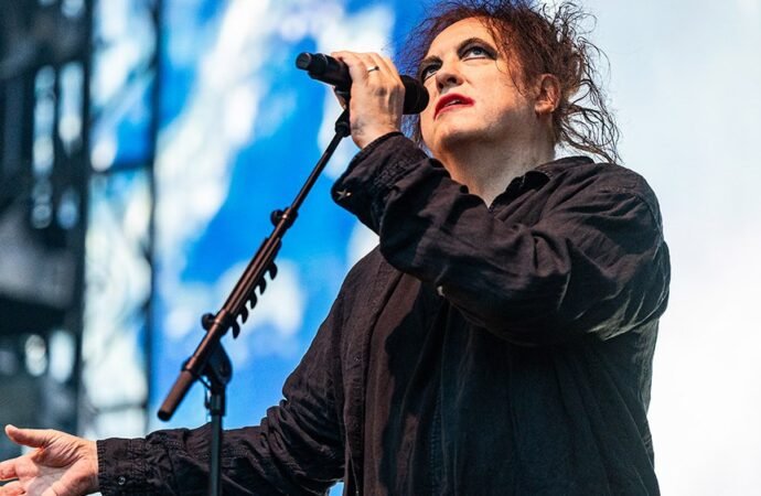 The Cure Plays the Hits — and Robert Smith Tears Up at ‘Just Like Heaven’ — in Nostalgic, Whimsical Øyafestivalen Set: Concert Review