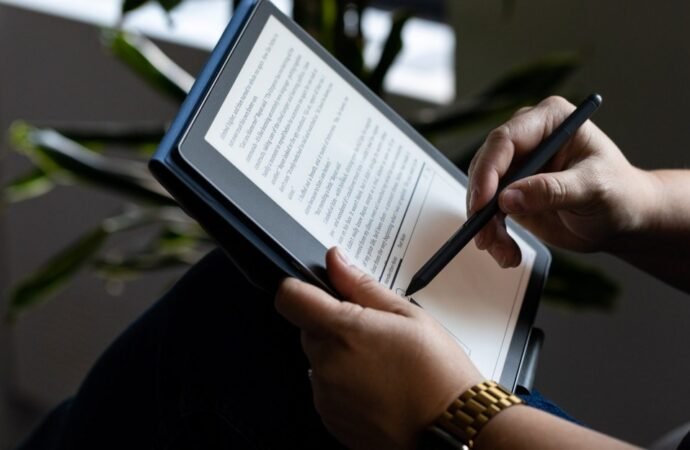 The first-gen Kindle Scribe is a big e-reader and digital notebook that’s $150 refurbished