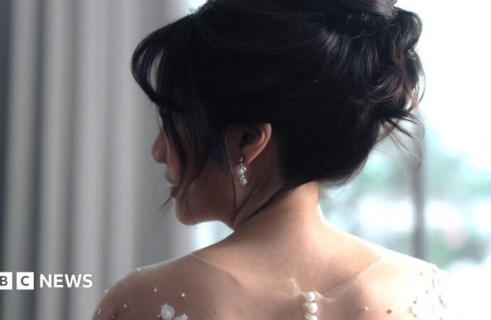 The lonely Chinese men being conned by fake brides