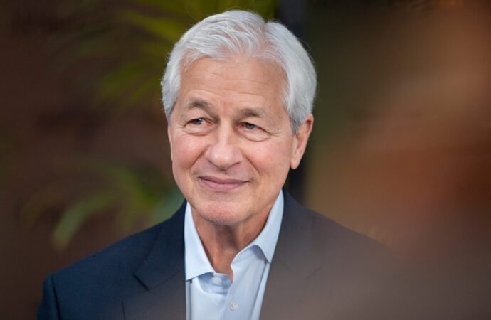 The ‘Jamie premium’ nears $1 trillion as JP Morgan flirts with historic market valuation | Fortune