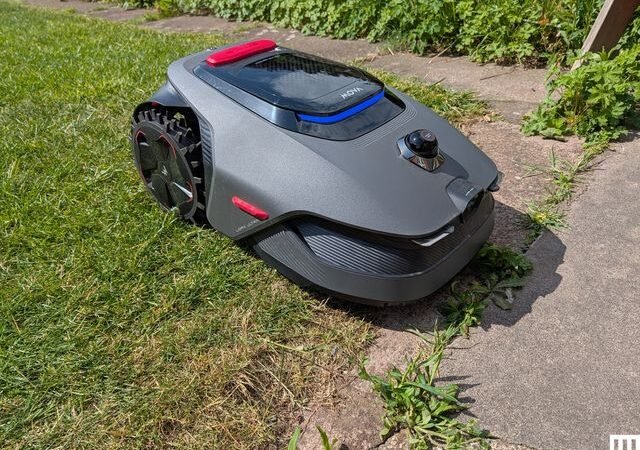 These Are the Robot Lawn Mowers That Made Me a Believer