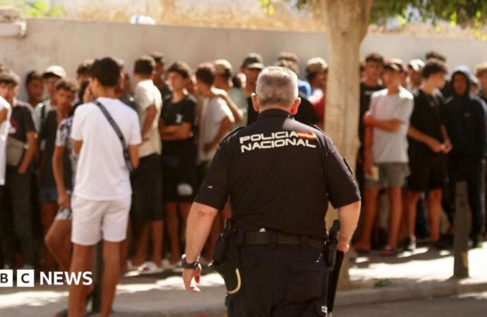 Thousands of migrants still in Ceuta after border crisis, local leader says