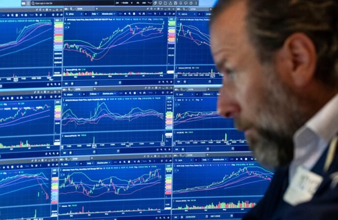 Walmart, Target and Home Depot set to give Wall Street a peek at the American consumer, one week after stocks’ all-time high | Fortune