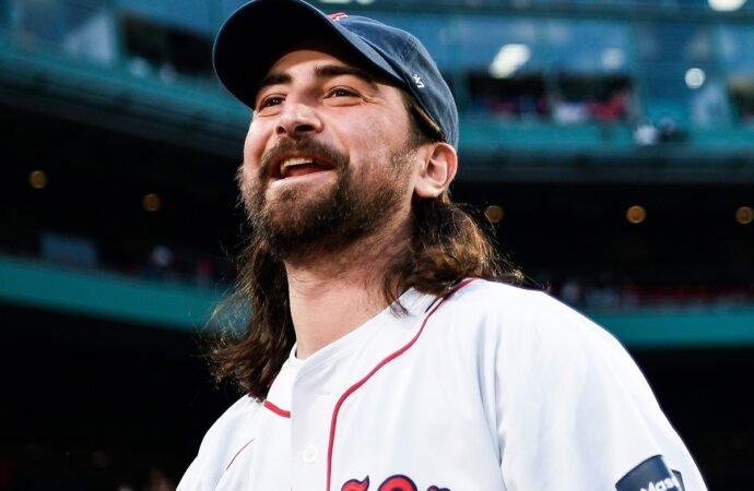 Why Noah Kahan Will “Never Really Get Tired” of Writing Music About New England