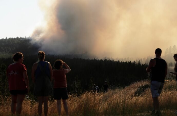 Wind-driven wildfire prompts evacuations in eastern Washington
