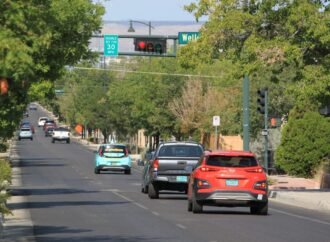 With ‘virtual speed bumps,’ these cities have reduced crashes by rewarding slower drivers with fewer red lights | Fortune