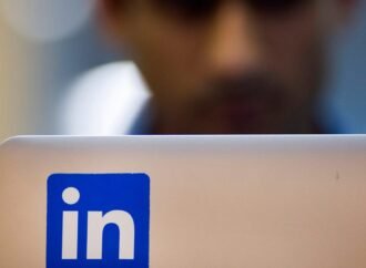 Workers are rewriting their LinkedIn histories to add AI skills. Here’s what they’re dropping.