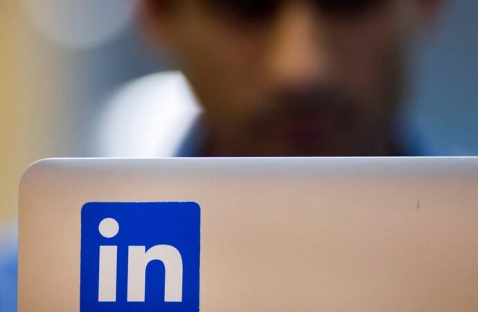 Workers are rewriting their LinkedIn histories to add AI skills. Here’s what they’re dropping.