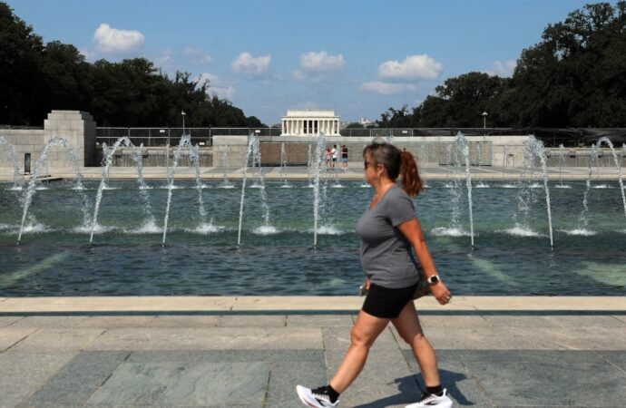 World War II Memorial in DC vandalized with bubbles, graffiti
